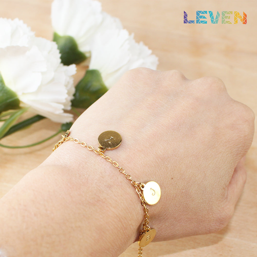 Pulsera círculos con iniciales