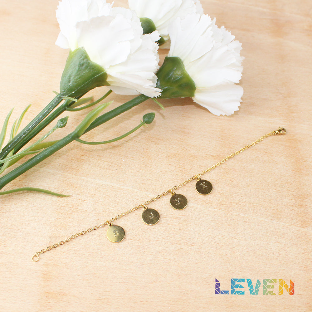Pulsera círculos con iniciales