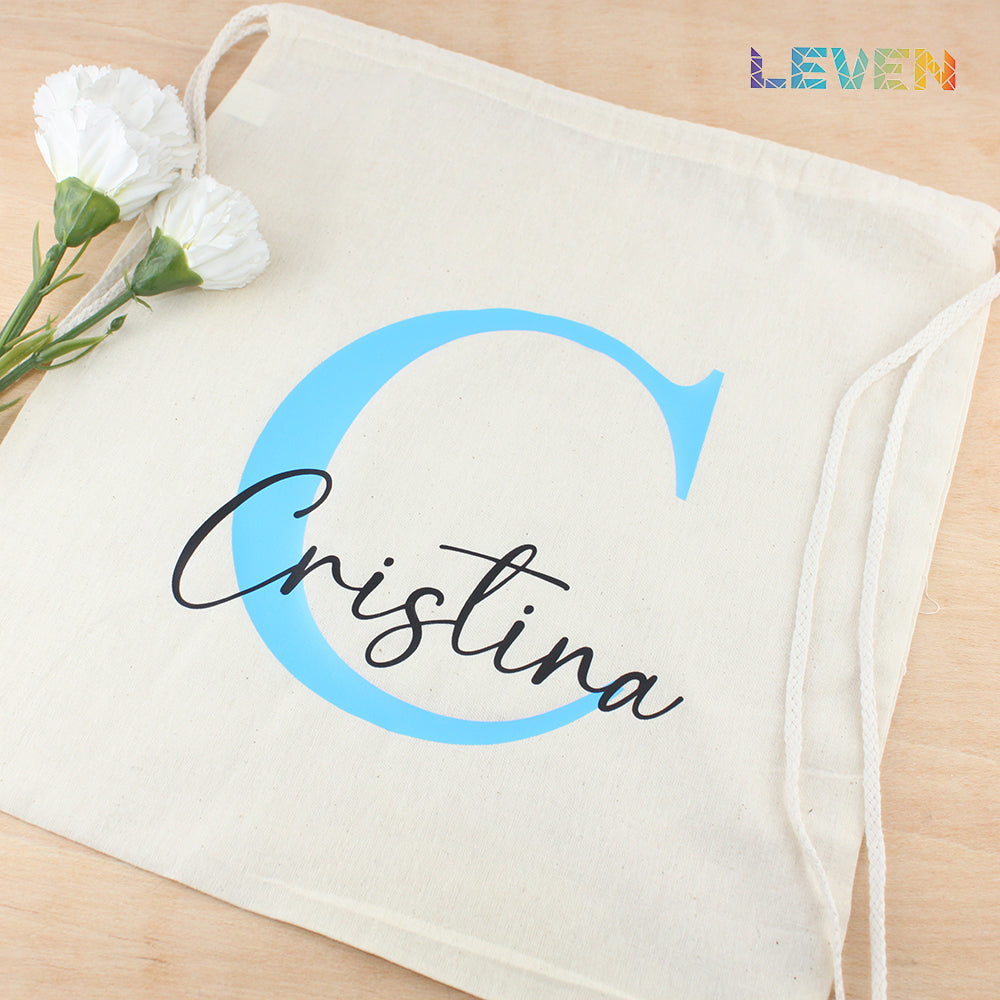 Mochila con inicial y nombre